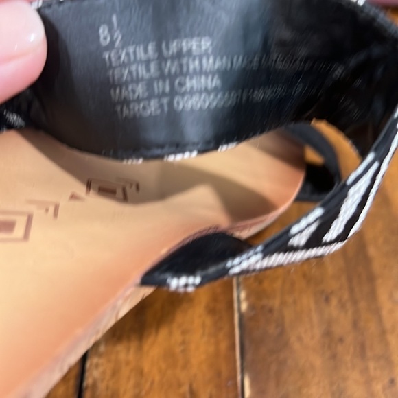 Dolce Vita Aztec Tribal Southwestern Black White Slip On Wedge Sandals SZ 8.5 - Picture 8 of 12